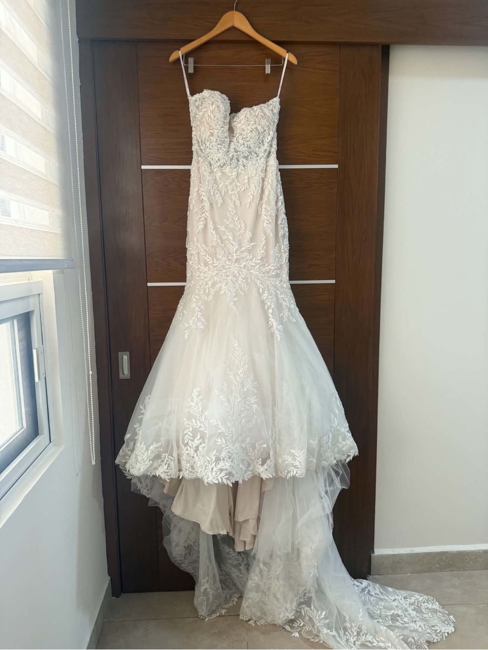 Ivory Lace Mermaid Wedding Gown with Sweetheart Neckline